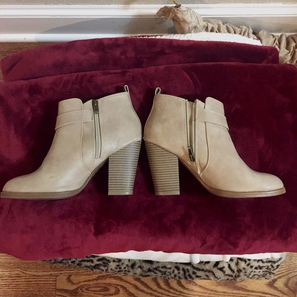 Tan booties - Picture 2 of 8